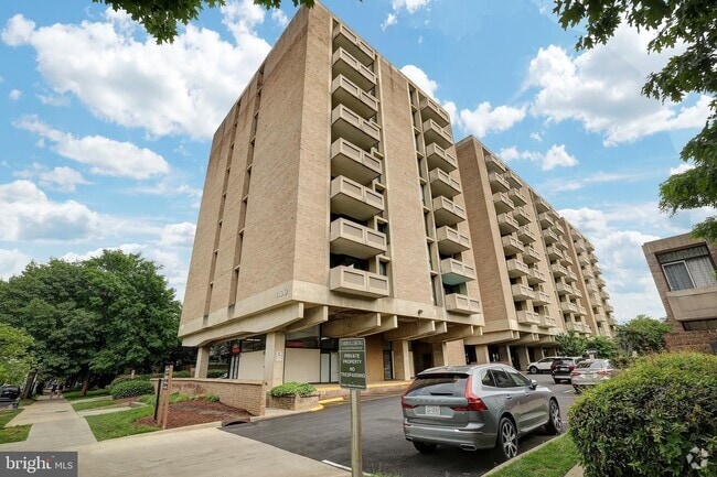 Building Photo - 300 M St SW