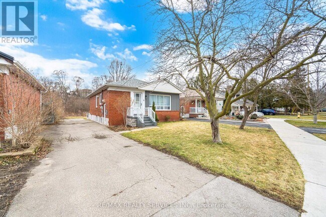 Building Photo - 6 Bonnyview Dr
