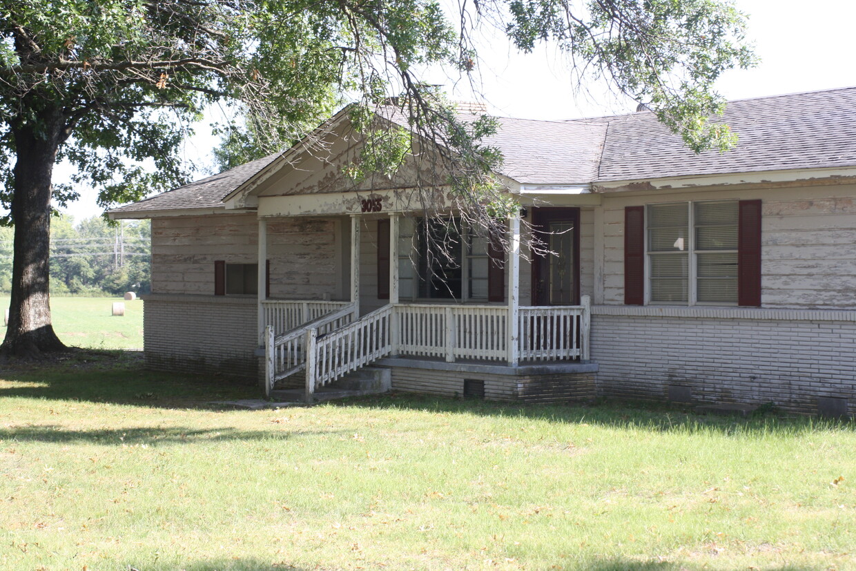 Welcome Home - 3055 N Hico St