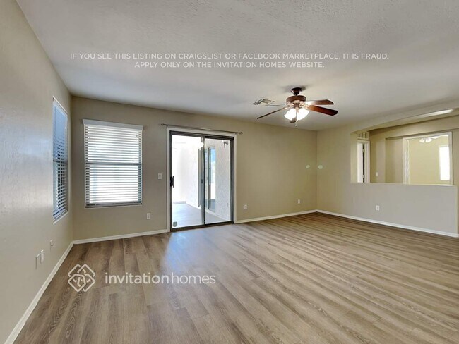 Foto del edificio - 10780 W Roanoke Ave