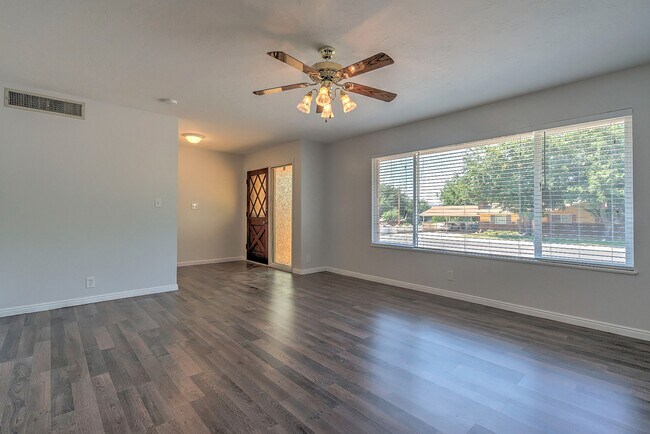 Building Photo - Remodeled Home in a Great Location!