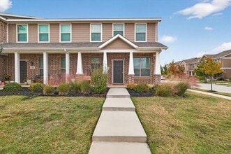 Building Photo - 2200 Davenport Dr