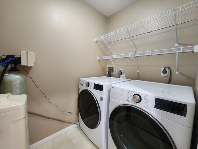 Foto del edificio - 3 Bedroom On Cul-de-sac, East Side Location