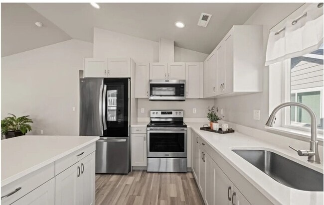 Foto del edificio - Newer Construction Home in Gated Community