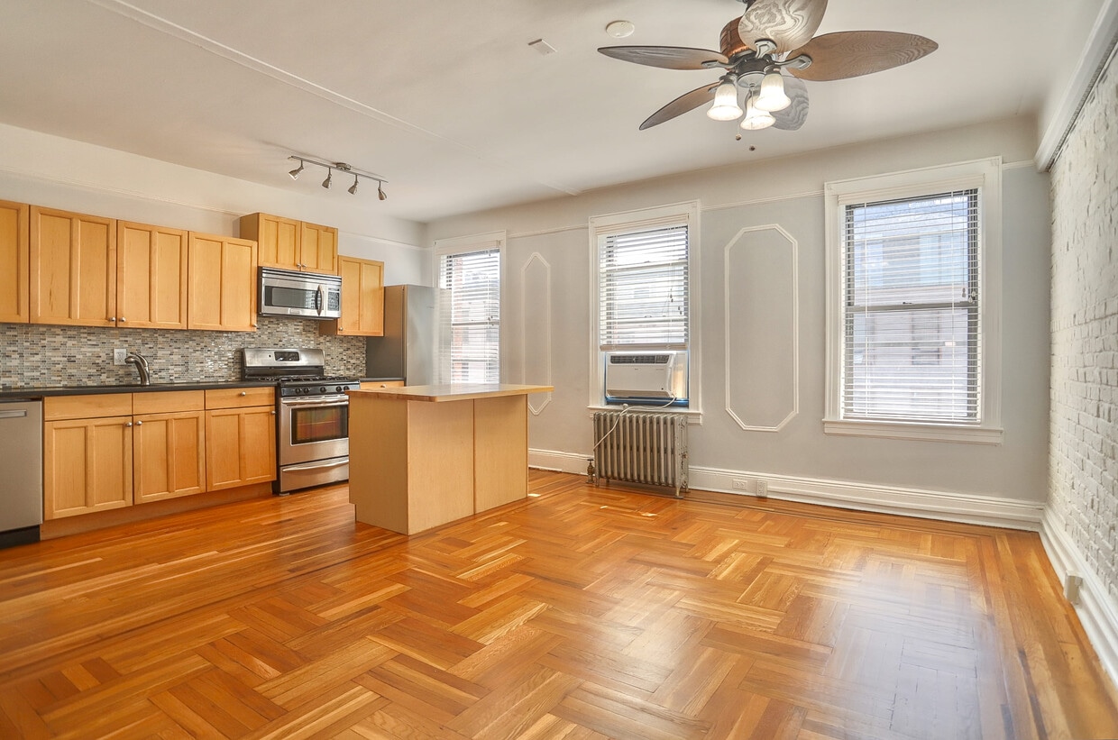 Primary Photo - 202 Park Ave