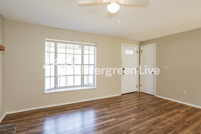 Building Photo - 229 Evergreen Ln