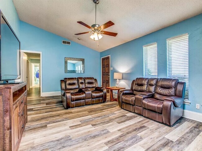 Building Photo - 1105 Paluxy Ct