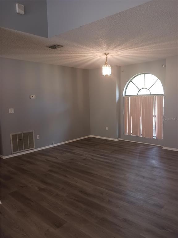 Foto del edificio - 7706 Covedale Dr