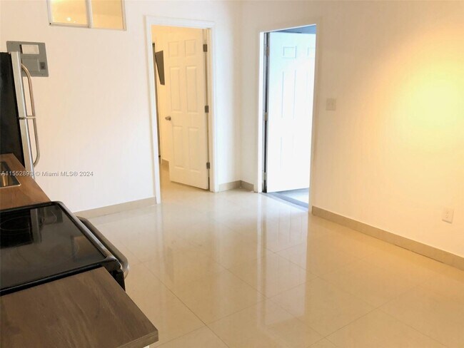 Foto del edificio - 2421 NE 183rd St