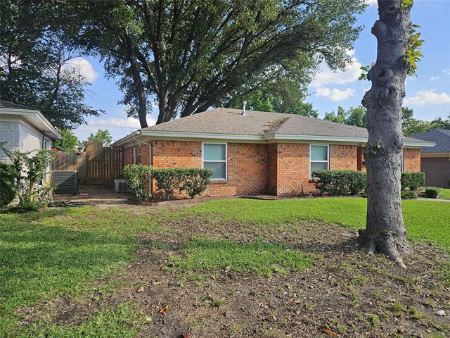 Building Photo - 1400 Oakhill Dr