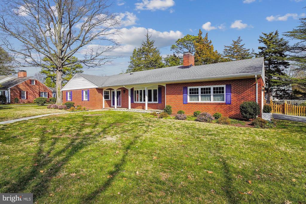 Primary Photo - 532 Trippe Ave
