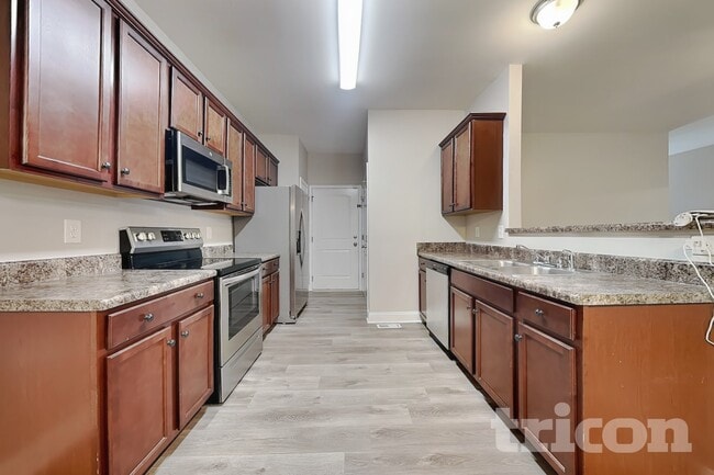 Building Photo - 124 Kings Crossing Ct