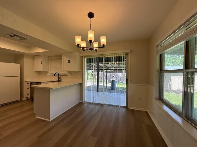 Foto del edificio - 1106 Oakwood Dr