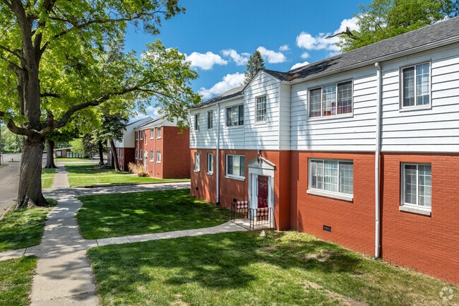 Building Photo - Franklin Court Apartments
