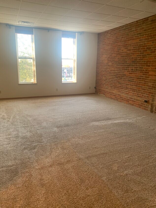 Primary Photo - 64 Lincolnway