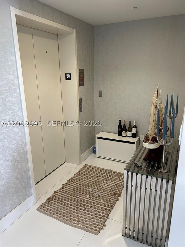 Foto del edificio - 600 NE 27th St