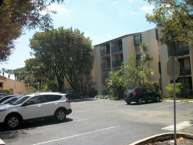 Foto del edificio - 14301 N Kendall Dr