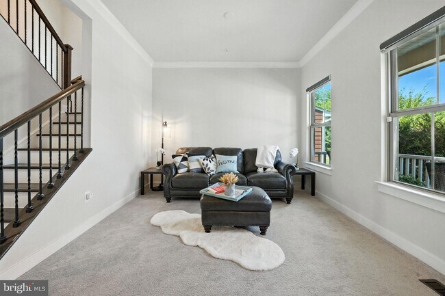 Foto del edificio - 2283 River Birch Rd