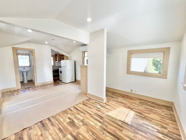 Building Photo - Charming Bluff Park Studio – Bright, Private, and Move-In Ready!