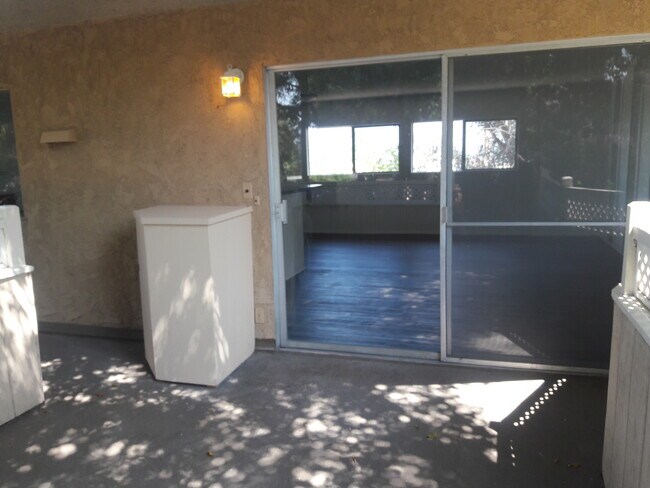 Building Photo - 13525 Leadwell St