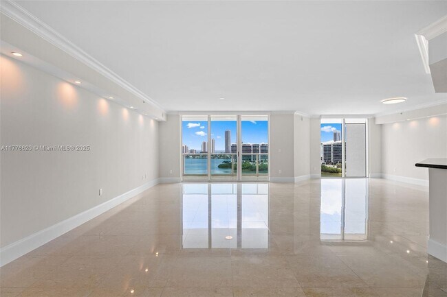 Foto del edificio - 3301 NE 183rd St