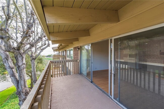 Building Photo - 6542 Ocean Crest Dr