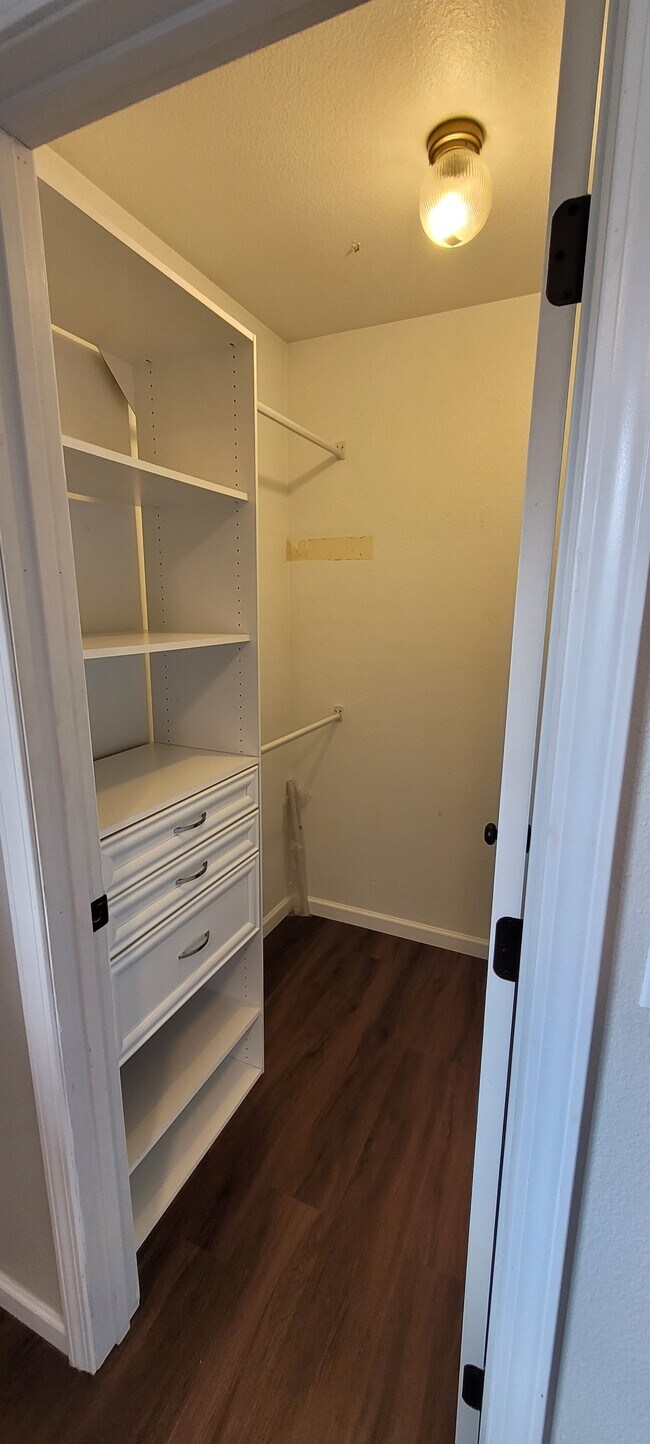 Foto del edificio - 3927 Lakehurst Cir
