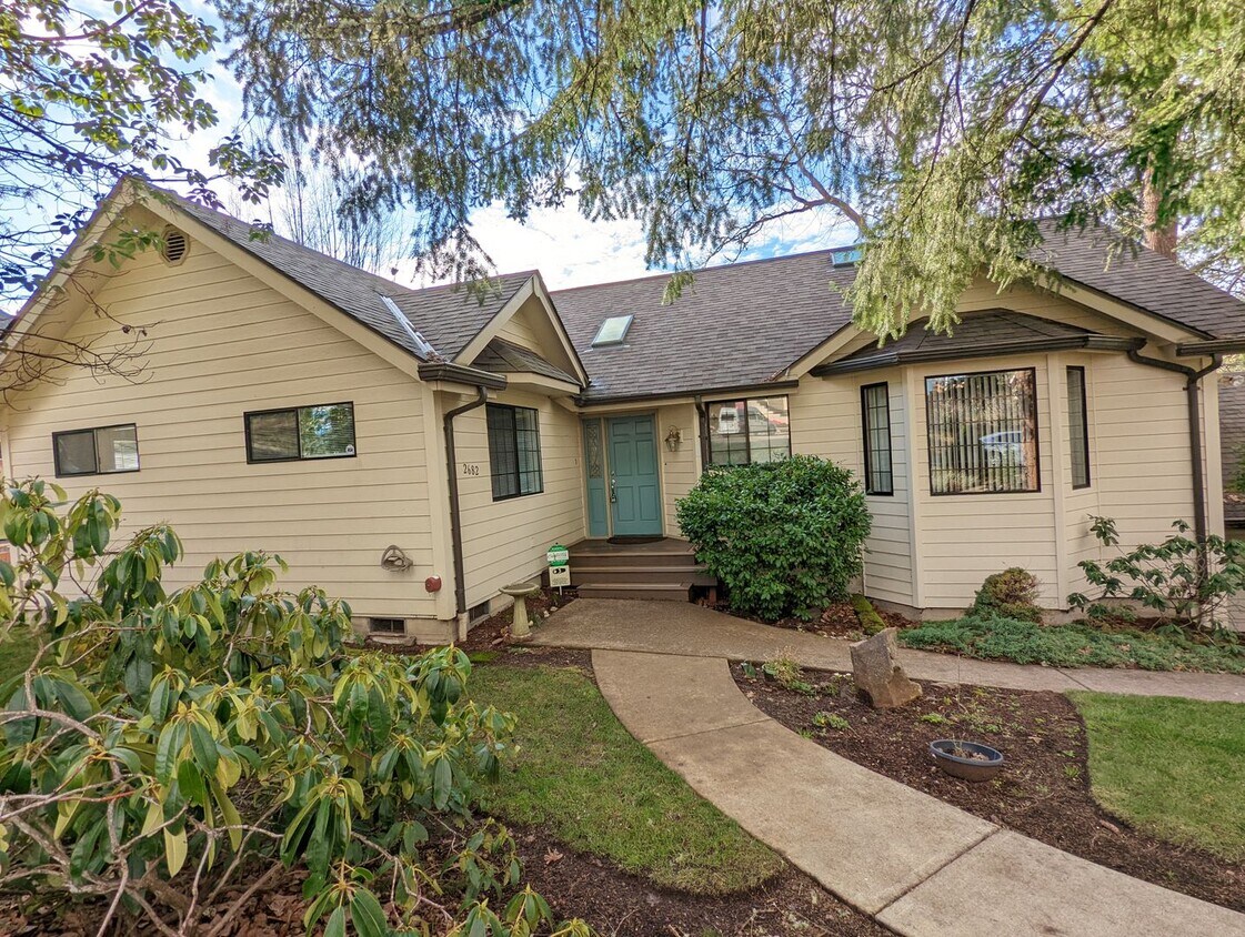 Primary Photo - Beautiful 3-Bedroom, 2-Bath Home In South ...