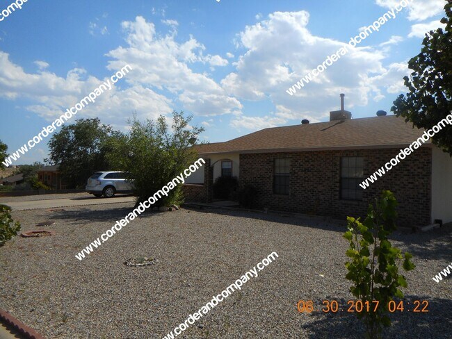 Foto del edificio - Nice 3 Bedrooms, 1 3/4 Bathroom, 2 Car Gar...