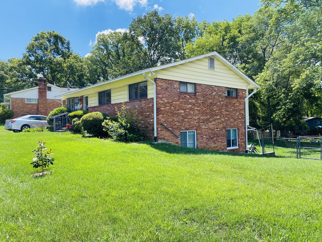 Primary Photo - 10207 Addison Ct