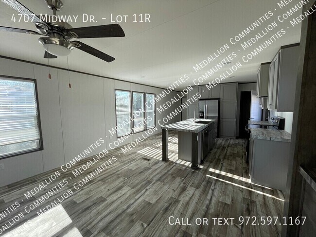 Foto del edificio - 4707 Midway Dr