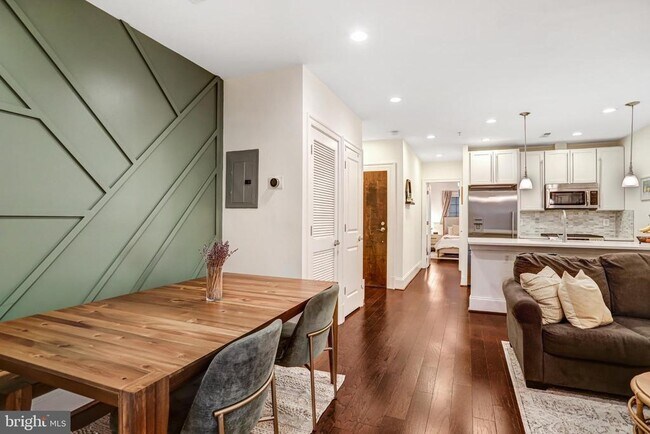 Foto del edificio - 3937 Davis Pl NW