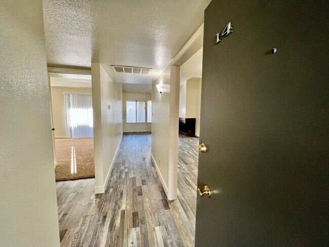 Foto del edificio - Updated Upstairs 2 Bedroom 2 Bath Northsho...