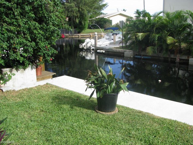 Foto del edificio - 2690 NE 56th Ct