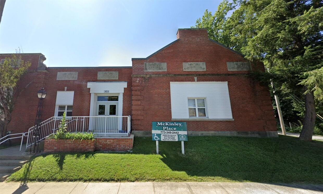 Primary Photo - 303 W Sloan St