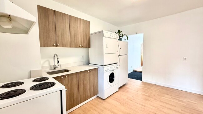 Building Photo - 136 Rue Bérard