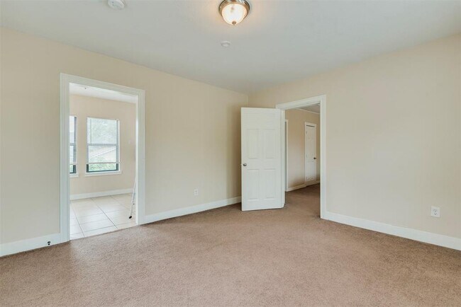 Building Photo - 1307 1/2-1312 Lawson St