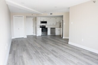 Building Photo - Luxe Residences of Aurora