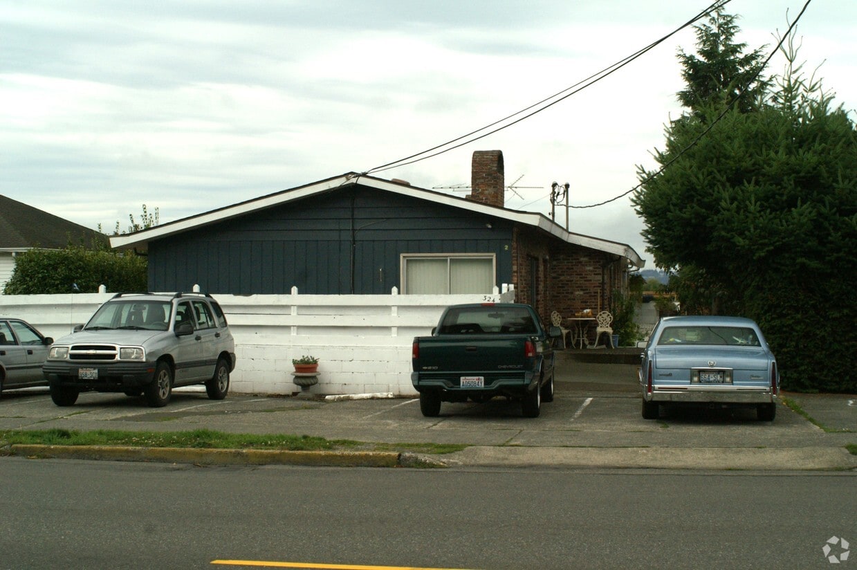 Building Photo - 324 3rd Ave S
