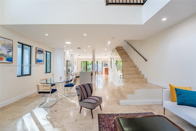 Building Photo - 2766 SW 33rd Ave