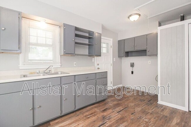 Foto del edificio - 15708 Puritas Ave