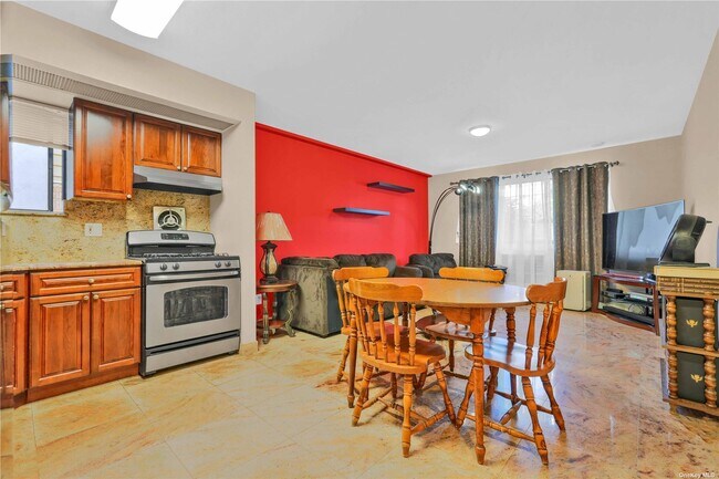 Foto del edificio - 85-87-87 67th Ave