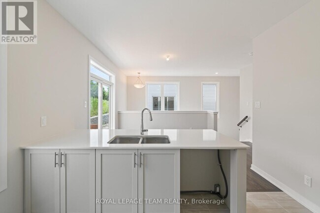 Building Photo - 350 Falsetto St