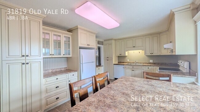 Photo du bâtiment - 31819 Old Yale Rd