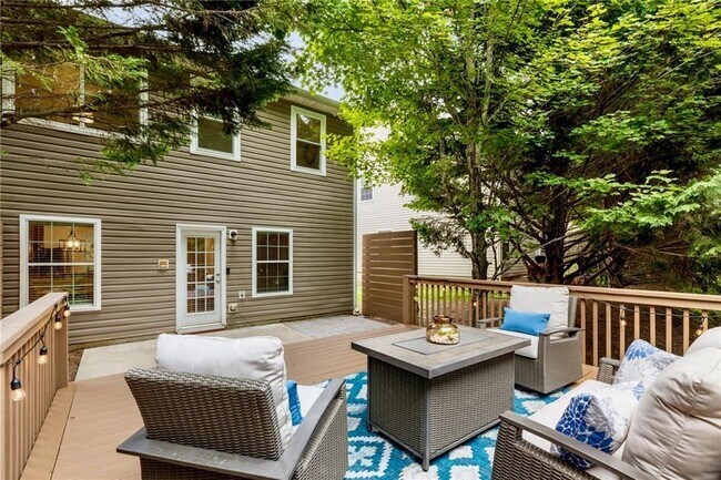 Foto del edificio - 313 Hidden Creek Ln