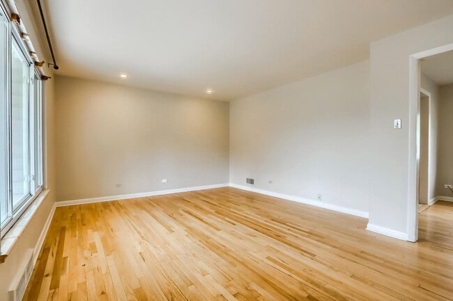 Building Photo - 2 Bedroom single family home in Denver