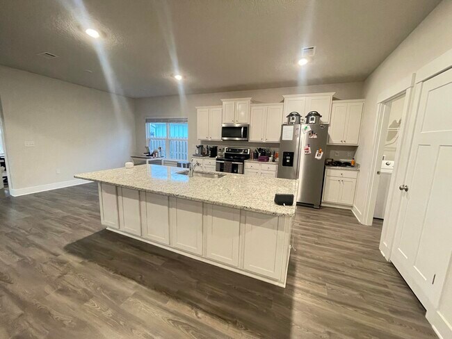 Foto del edificio - 6172 Forest Bay Ave