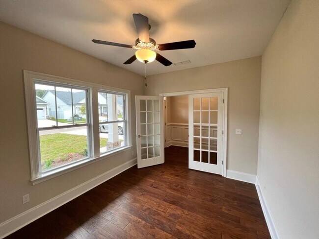Foto del edificio - 843 Avery Park Dr