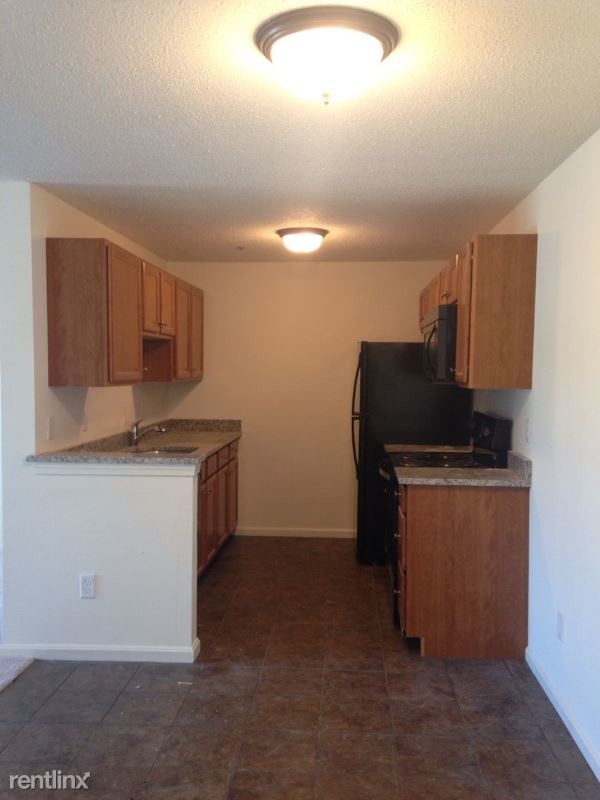 316 Lilac Ln, Dover, NH 03820 Condo for Rent in Dover, NH