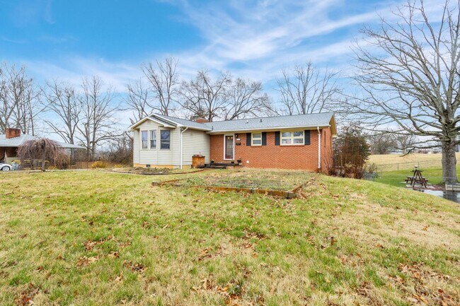 Foto del edificio - 3 Bedroom / 2.5 Bath Home ? Johnson City, TN